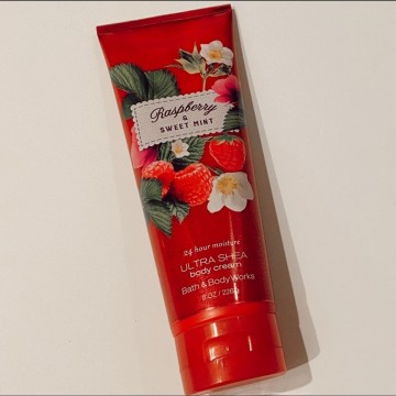 creme-parfumee-raspberry-sweet-mint-bath-body-works